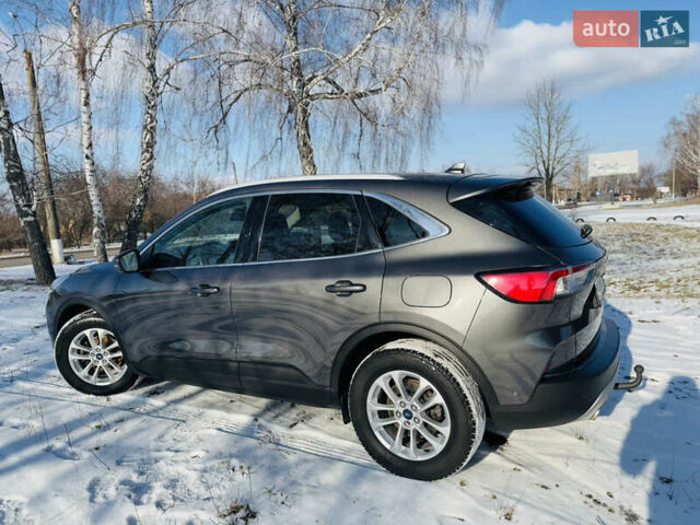 Серый Форд Куга, объемом двигателя 2 л и пробегом 37 тыс. км за 23500 $, фото 5 на Automoto.ua