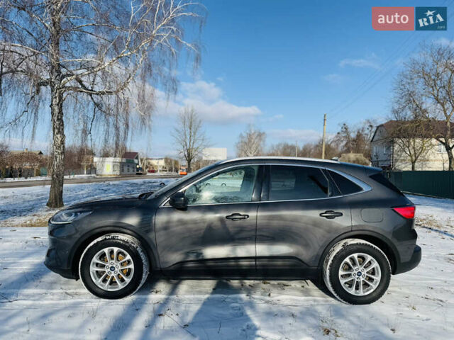 Серый Форд Куга, объемом двигателя 2 л и пробегом 37 тыс. км за 23500 $, фото 3 на Automoto.ua