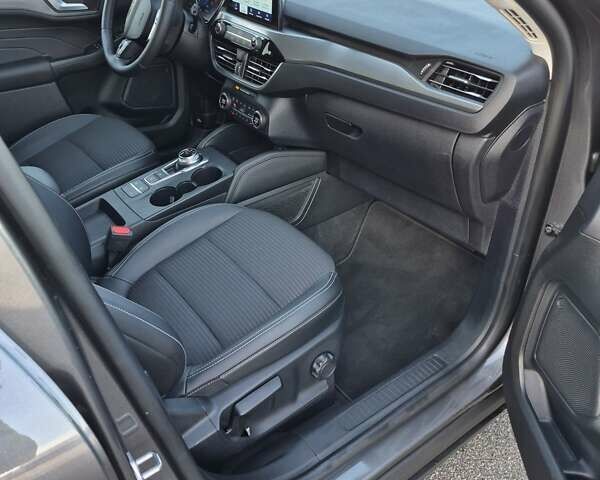 Сірий Форд Куга, об'ємом двигуна 2.49 л та пробігом 27 тис. км за 27200 $, фото 29 на Automoto.ua