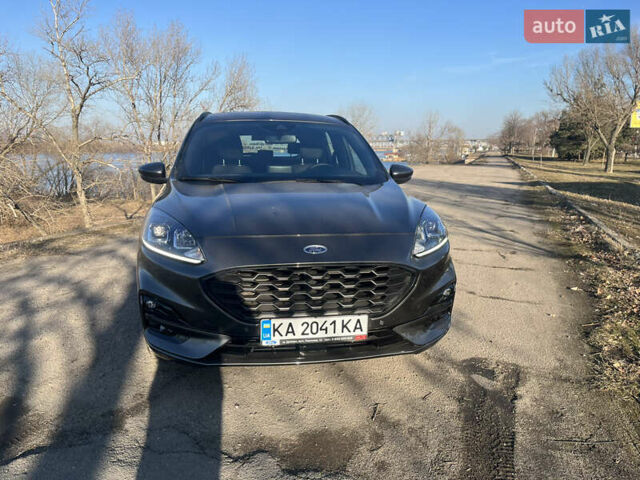 Серый Форд Куга, объемом двигателя 1.5 л и пробегом 2 тыс. км за 27525 $, фото 8 на Automoto.ua