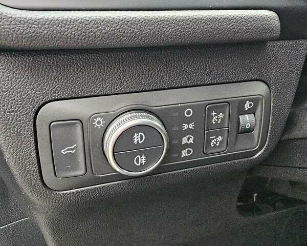 Серый Форд Куга, объемом двигателя 1.5 л и пробегом 43 тыс. км за 15700 $, фото 21 на Automoto.ua