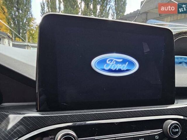 Серый Форд Куга, объемом двигателя 1.5 л и пробегом 43 тыс. км за 15700 $, фото 28 на Automoto.ua