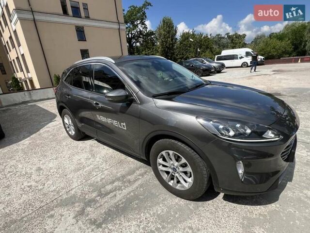 Серый Форд Куга, объемом двигателя 2 л и пробегом 42 тыс. км за 29500 $, фото 1 на Automoto.ua