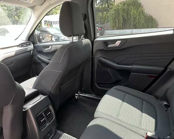 Серый Форд Куга, объемом двигателя 2 л и пробегом 42 тыс. км за 29500 $, фото 7 на Automoto.ua