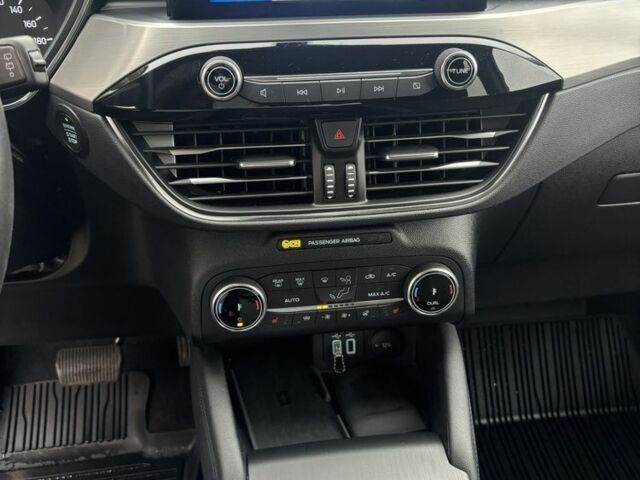 Серый Форд Куга, объемом двигателя 1.5 л и пробегом 26 тыс. км за 24700 $, фото 10 на Automoto.ua