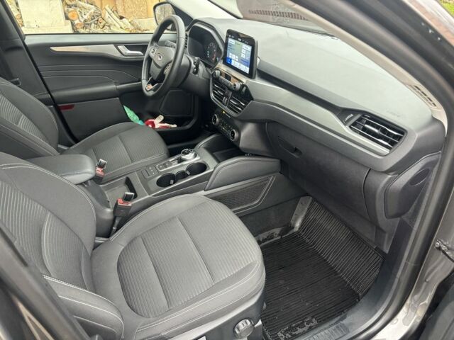 Серый Форд Куга, объемом двигателя 1.5 л и пробегом 26 тыс. км за 24700 $, фото 8 на Automoto.ua