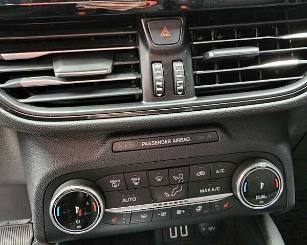 Серый Форд Куга, объемом двигателя 1.5 л и пробегом 43 тыс. км за 15700 $, фото 19 на Automoto.ua