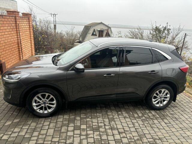 Серый Форд Куга, объемом двигателя 1.5 л и пробегом 26 тыс. км за 24700 $, фото 4 на Automoto.ua