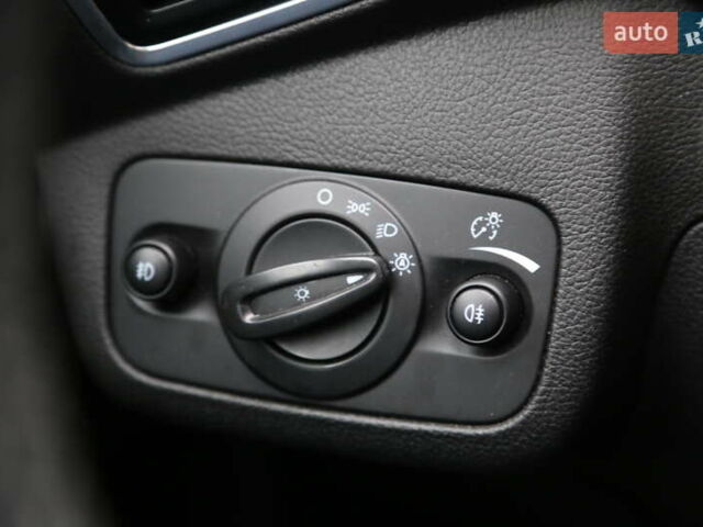 Форд Куга 2013 в Киеве на Automoto.ua Синий Форд Куга, объемом двигателя 2 л и пробегом 141 тыс. км за 12500 $, фото 23 на Automoto.ua