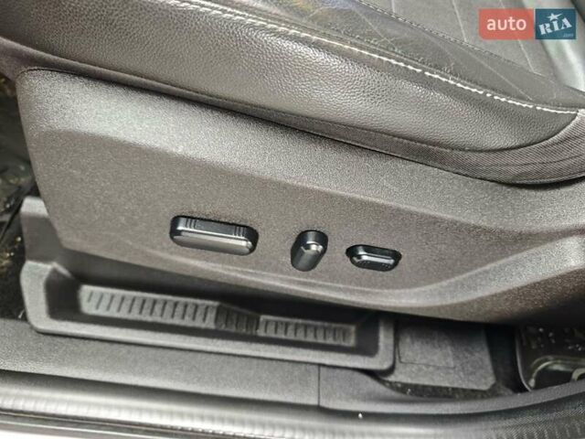 Синій Форд Куга, об'ємом двигуна 2 л та пробігом 180 тис. км за 11999 $, фото 25 на Automoto.ua