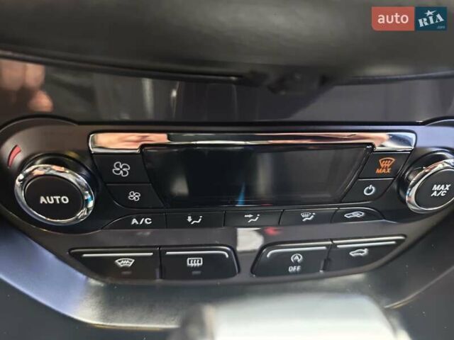 Синій Форд Куга, об'ємом двигуна 2 л та пробігом 180 тис. км за 11999 $, фото 27 на Automoto.ua