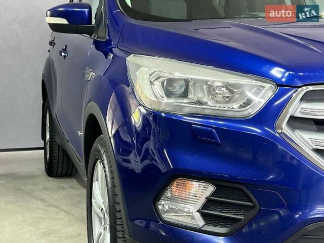 Синий Форд Куга, объемом двигателя 2 л и пробегом 248 тыс. км за 14999 $, фото 1 на Automoto.ua