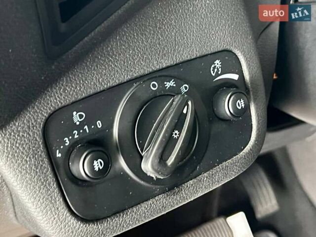 Синий Форд Куга, объемом двигателя 2 л и пробегом 248 тыс. км за 14999 $, фото 8 на Automoto.ua