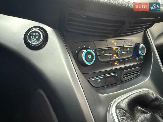 Синий Форд Куга, объемом двигателя 1.5 л и пробегом 145 тыс. км за 13500 $, фото 16 на Automoto.ua