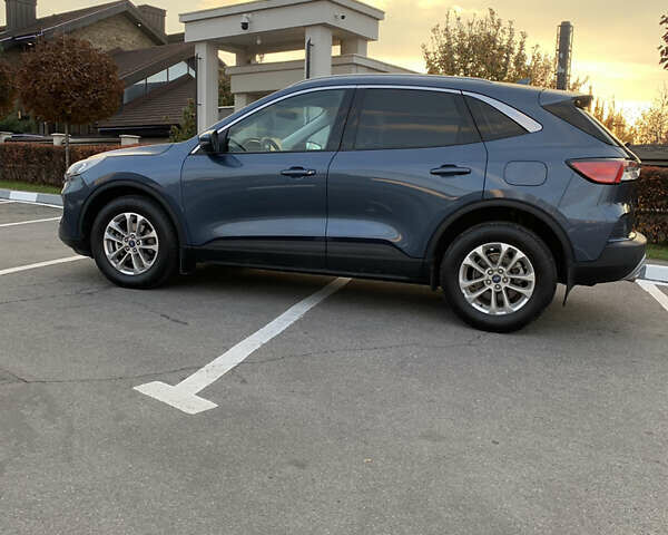 Синий Форд Куга, объемом двигателя 1.5 л и пробегом 22 тыс. км за 25800 $, фото 13 на Automoto.ua