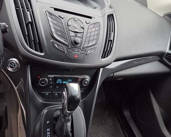 Зеленый Форд Куга, объемом двигателя 2 л и пробегом 262 тыс. км за 13300 $, фото 11 на Automoto.ua