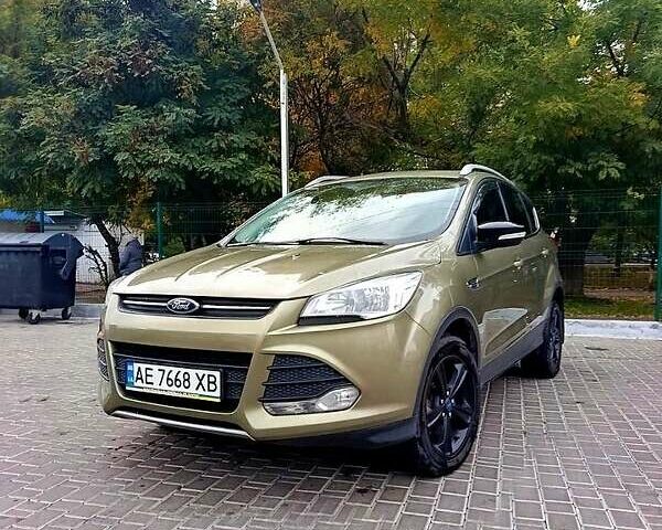 Зеленый Форд Куга, объемом двигателя 2 л и пробегом 108 тыс. км за 12300 $, фото 2 на Automoto.ua