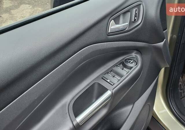 Зелений Форд Куга, об'ємом двигуна 2 л та пробігом 155 тис. км за 12500 $, фото 26 на Automoto.ua