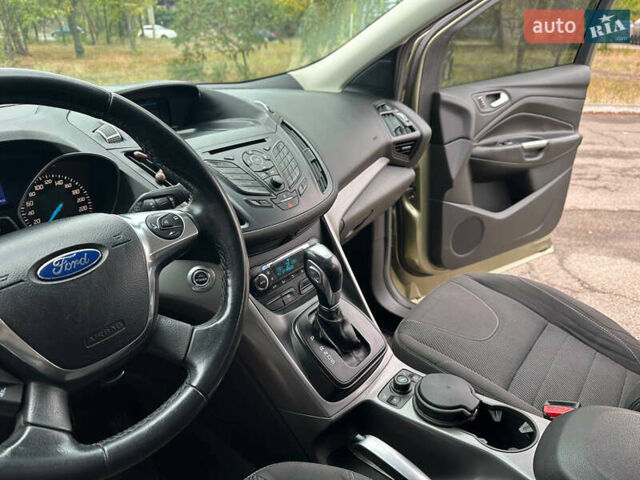 Зелений Форд Куга, об'ємом двигуна 2 л та пробігом 189 тис. км за 12999 $, фото 10 на Automoto.ua