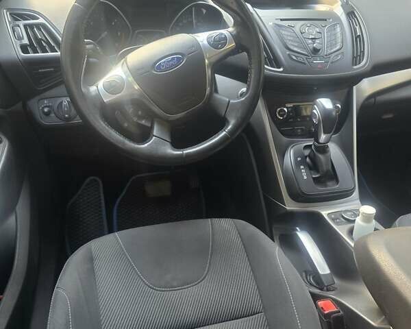 Зелений Форд Куга, об'ємом двигуна 2 л та пробігом 113 тис. км за 13000 $, фото 4 на Automoto.ua