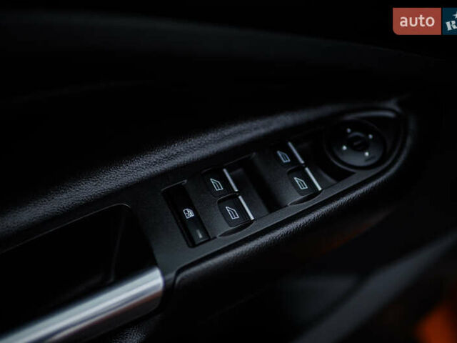 Оранжевый Форд Куга, объемом двигателя 2 л и пробегом 237 тыс. км за 14600 $, фото 27 на Automoto.ua