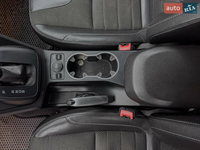 Помаранчевий Форд Куга, об'ємом двигуна 2 л та пробігом 249 тис. км за 14950 $, фото 67 на Automoto.ua