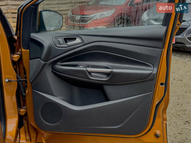 Помаранчевий Форд Куга, об'ємом двигуна 2 л та пробігом 249 тис. км за 14950 $, фото 97 на Automoto.ua