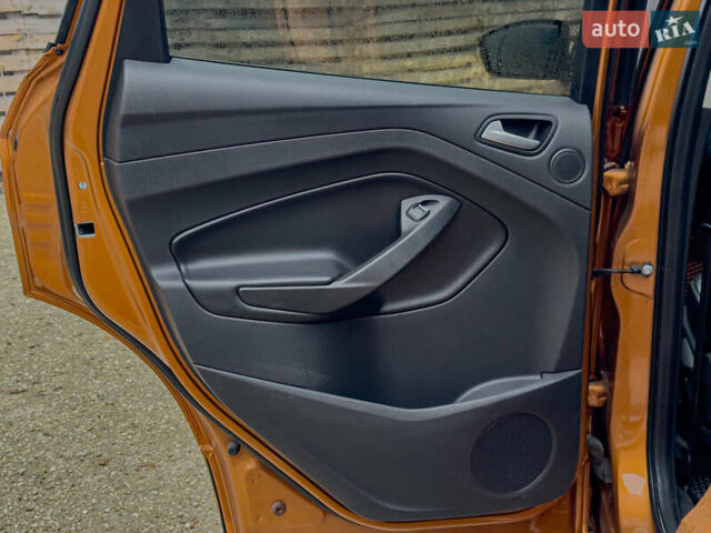 Помаранчевий Форд Куга, об'ємом двигуна 2 л та пробігом 249 тис. км за 14950 $, фото 82 на Automoto.ua