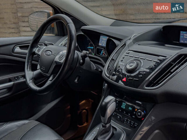 Помаранчевий Форд Куга, об'ємом двигуна 2 л та пробігом 249 тис. км за 14950 $, фото 100 на Automoto.ua
