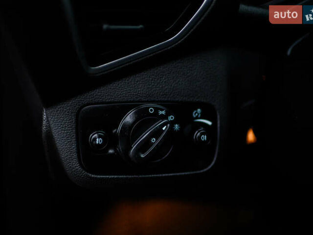 Оранжевый Форд Куга, объемом двигателя 2 л и пробегом 237 тыс. км за 14600 $, фото 29 на Automoto.ua