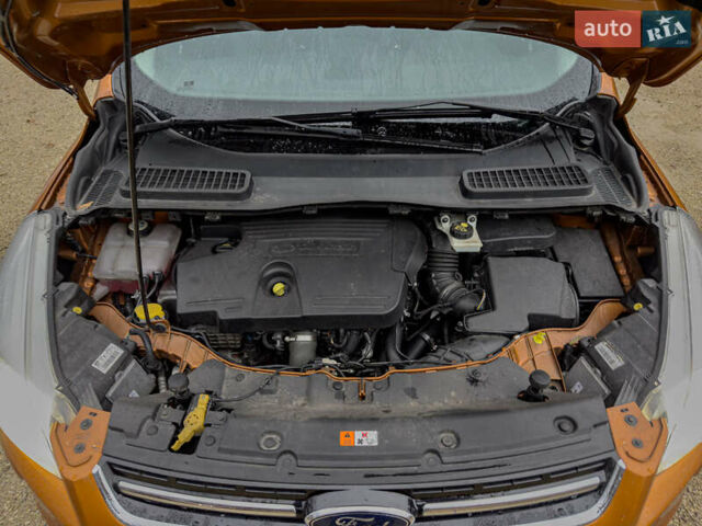 Помаранчевий Форд Куга, об'ємом двигуна 2 л та пробігом 249 тис. км за 14950 $, фото 105 на Automoto.ua