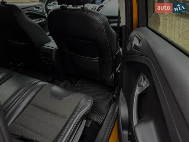 Помаранчевий Форд Куга, об'ємом двигуна 2 л та пробігом 249 тис. км за 14950 $, фото 93 на Automoto.ua