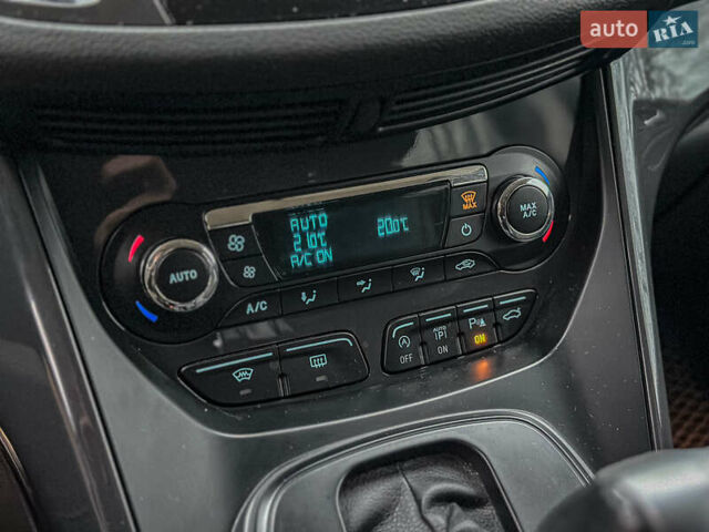 Помаранчевий Форд Куга, об'ємом двигуна 2 л та пробігом 249 тис. км за 14950 $, фото 70 на Automoto.ua