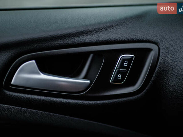 Оранжевый Форд Куга, объемом двигателя 2 л и пробегом 237 тыс. км за 14600 $, фото 28 на Automoto.ua