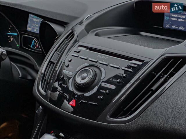 Помаранчевий Форд Куга, об'ємом двигуна 2 л та пробігом 249 тис. км за 14950 $, фото 102 на Automoto.ua