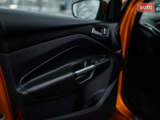 Оранжевый Форд Куга, объемом двигателя 2 л и пробегом 237 тыс. км за 14600 $, фото 26 на Automoto.ua