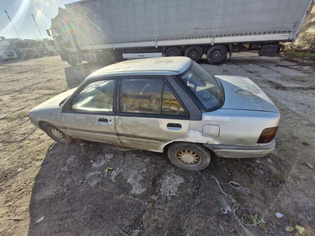 Серый Форд Лазер, объемом двигателя 0 л и пробегом 566 тыс. км за 440 $, фото 3 на Automoto.ua