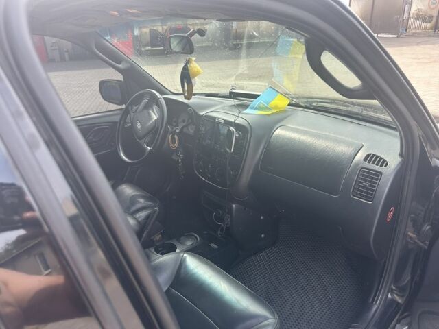 Черный Форд Маверик, объемом двигателя 3 л и пробегом 300 тыс. км за 4050 $, фото 7 на Automoto.ua