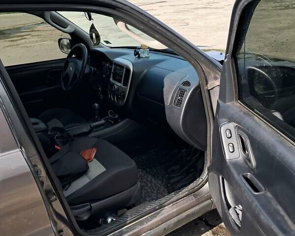 Коричневый Форд Маверик, объемом двигателя 2.3 л и пробегом 270 тыс. км за 5400 $, фото 4 на Automoto.ua