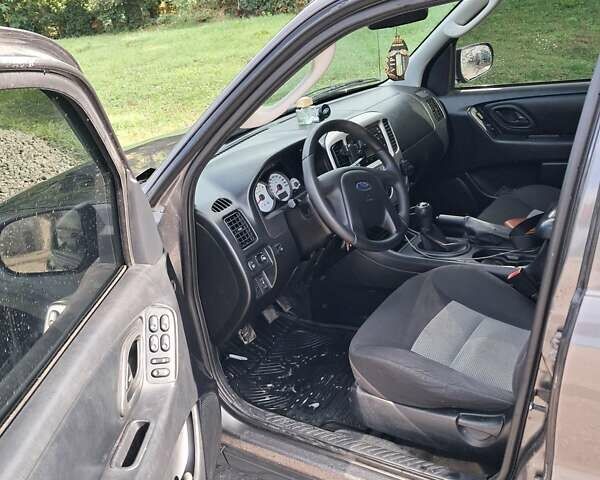 Коричневый Форд Маверик, объемом двигателя 2.3 л и пробегом 270 тыс. км за 5400 $, фото 5 на Automoto.ua