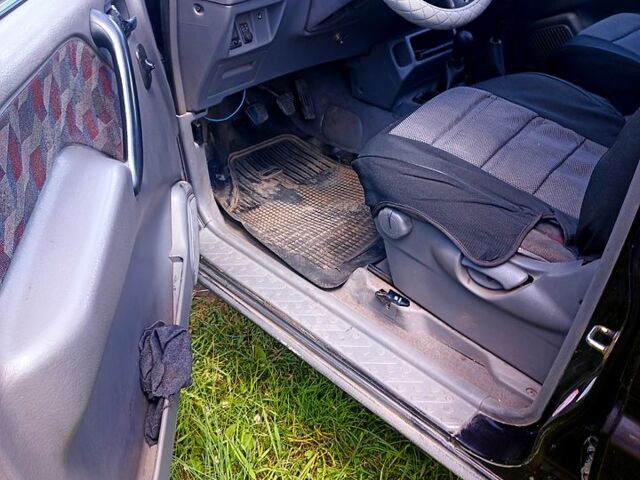 Форд Маверик, объемом двигателя 2.7 л и пробегом 315 тыс. км за 2250 $, фото 3 на Automoto.ua