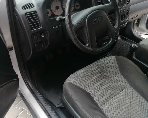 Форд Маверик 2002 в Тернополе на Automoto.ua Серый Форд Маверик, объемом двигателя 2 л и пробегом 296 тыс. км за 4999 $, фото 7 на Automoto.ua