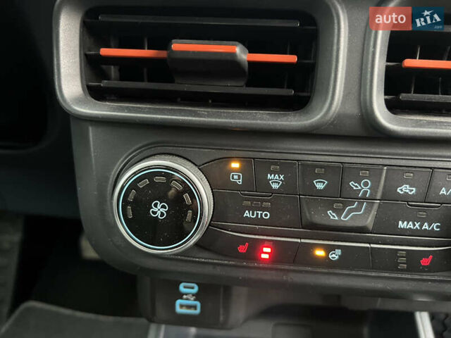 Синий Форд Маверик, объемом двигателя 2 л и пробегом 70 тыс. км за 25500 $, фото 4 на Automoto.ua