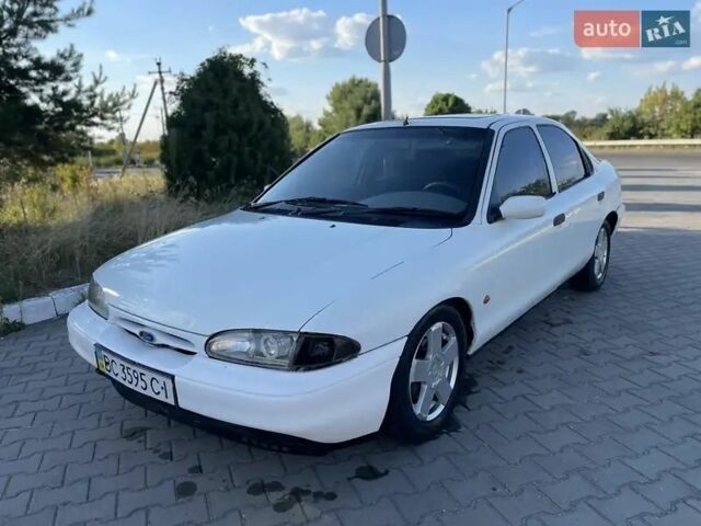 Белый Форд Мондео, объемом двигателя 1.8 л и пробегом 253 тыс. км за 1000 $, фото 1 на Automoto.ua