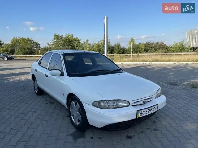 Белый Форд Мондео, объемом двигателя 1.8 л и пробегом 253 тыс. км за 1000 $, фото 5 на Automoto.ua