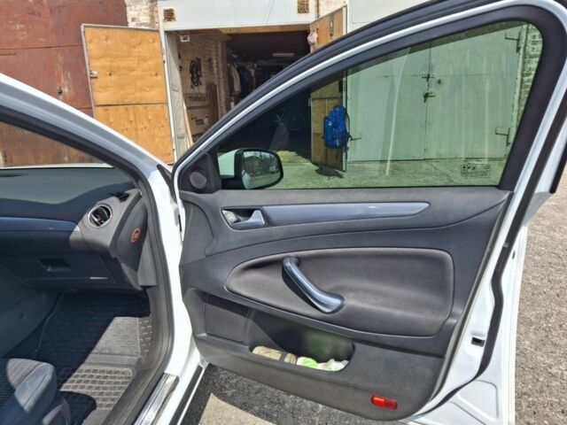 Білий Форд Мондео, об'ємом двигуна 1.6 л та пробігом 90 тис. км за 10000 $, фото 12 на Automoto.ua