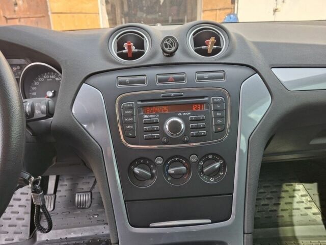 Білий Форд Мондео, об'ємом двигуна 1.6 л та пробігом 90 тис. км за 10000 $, фото 14 на Automoto.ua