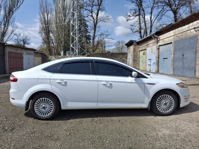 Білий Форд Мондео, об'ємом двигуна 1.6 л та пробігом 90 тис. км за 10000 $, фото 4 на Automoto.ua