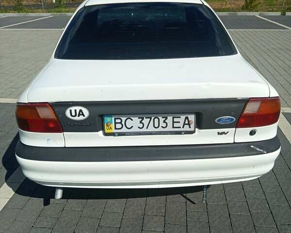 Белый Форд Мондео, объемом двигателя 1.6 л и пробегом 255 тыс. км за 1350 $, фото 3 на Automoto.ua