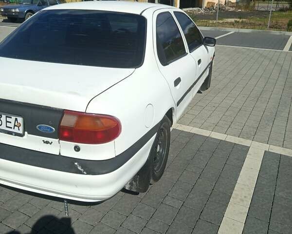 Белый Форд Мондео, объемом двигателя 1.6 л и пробегом 255 тыс. км за 1350 $, фото 6 на Automoto.ua